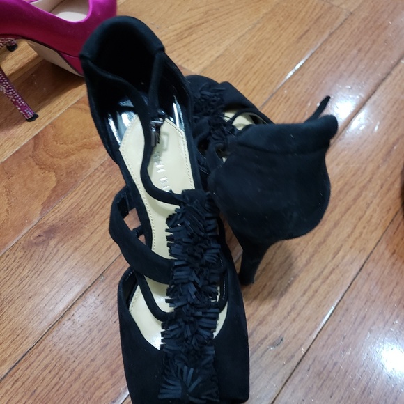 Shoes - Picture 5 of 8